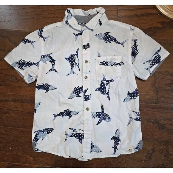 Free Planet Boys Shark Print Short Sleeve Button-Up Shirt Sz 8 White & Navy Blue - Picture 1 of 8